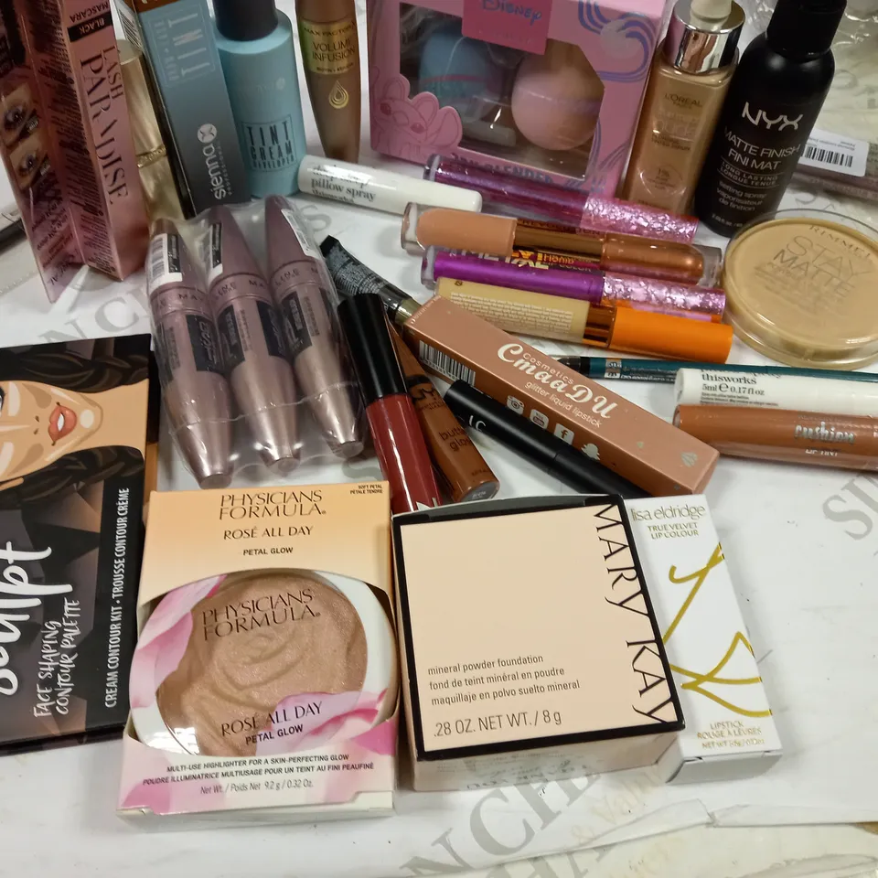 ASSORMENT OF MAKEUP BUMPER BUNDLE APPROX. 30 ITEMS