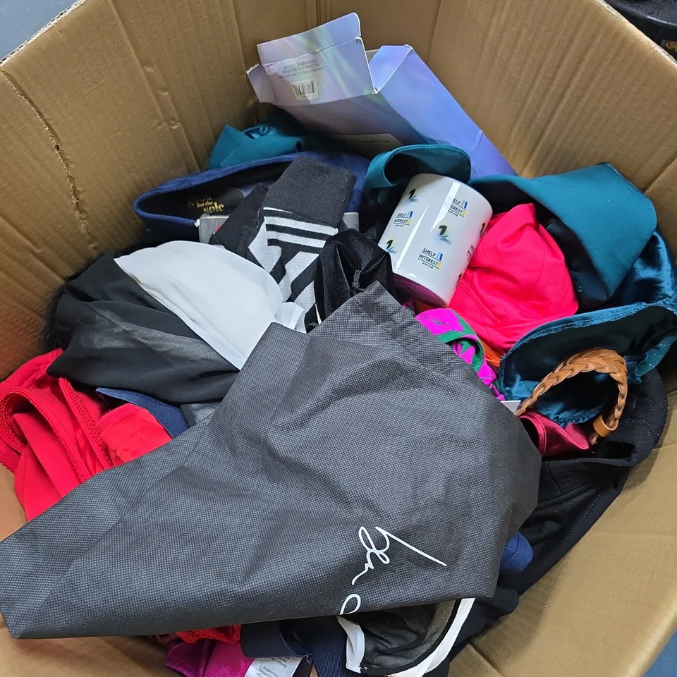 APPROXIMATELY 15 ASSORTED CLOTHING ITEMS IN VARIOUS STYLES, SIZES & COLOURS AND OTHER ITEMS TOO INCLUDE SHOES AND MUGS 