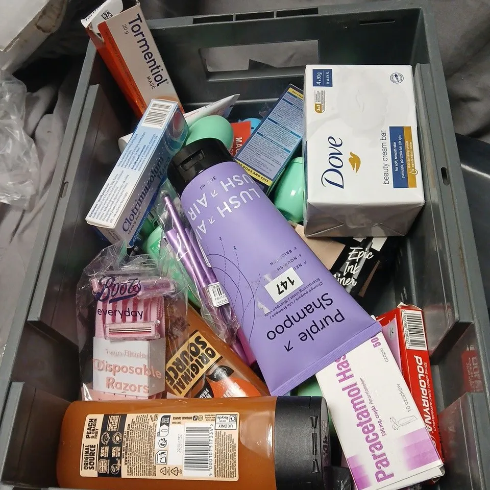 APPROXIMATELY 20 ASSORTED COSMETICS INCLUDING NIVEA SHOWER GEL, SANEX SHOWER GEL, RADOX BATH SOAK, BLACKSEED SOAP ETC