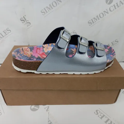 BOXED PAIR OF BONOVA FLOWER PRINT SANDAL LIGHT BLUE SIZE 6