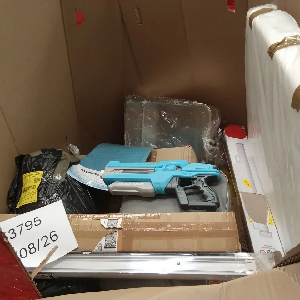 PALLET OF ASSORTED HOUSEHOLD GOODS AND PRODUCTS TO INCLUDE; WATER GUN, MATTRESS TOPPER, BLIND, RETRACTABLE GATE ETC