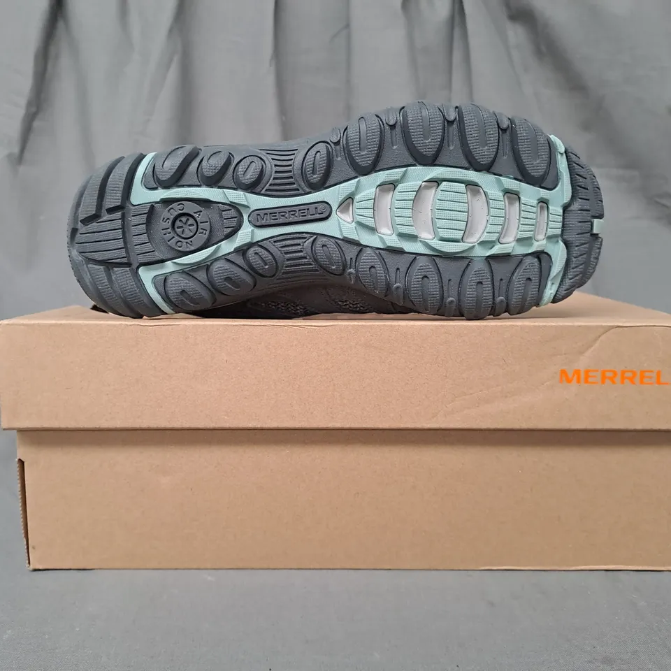 BOXED PAIR OF MERRELL ALVERSTONE MID GTX SHOES IN GREY UK SIZE 5