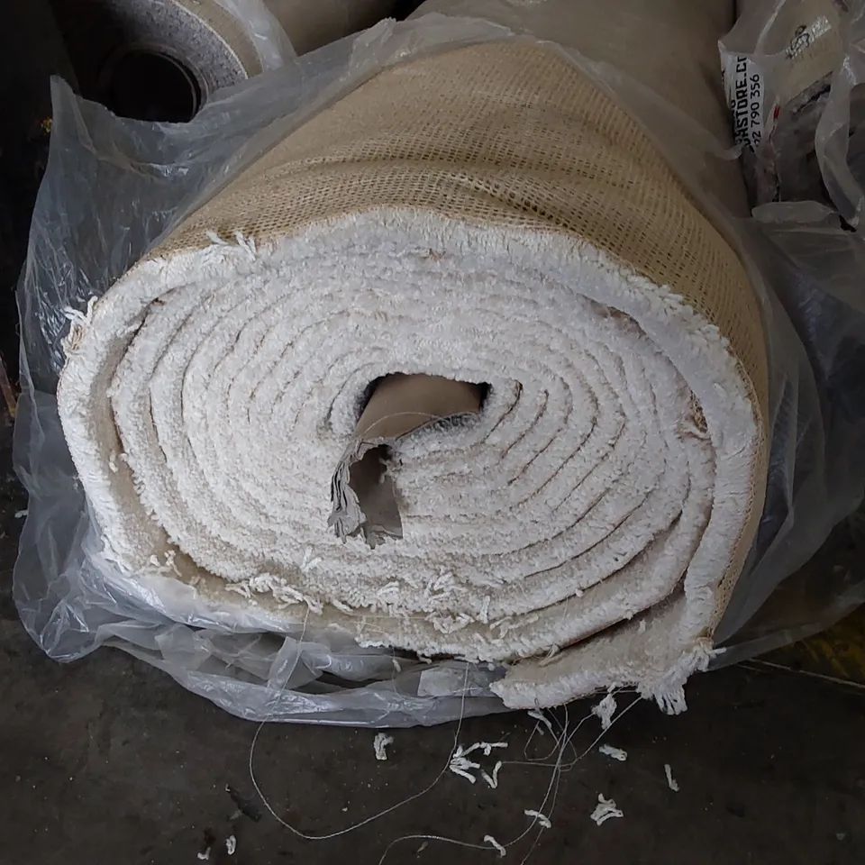 ROLL OF QUALITY LUXURY CARPET // SIZE: APPROXIMATELY 8 X 4m