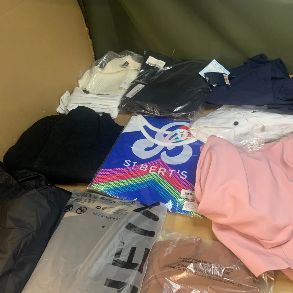 Medium box of assorted clothing items to include trousers, t-shirts and dresses