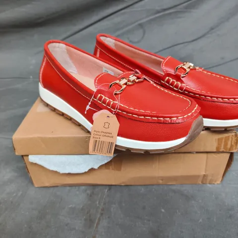 JO & JOE ORANGE STYLE IPANEMA SLIP-ON LOAFERS – SIZE 8