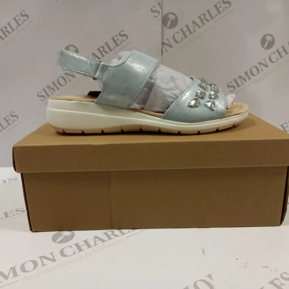 BOXED PAIR OF CUSHION WALK JEWELLED SANDALS IN SILVER - SIZE 5