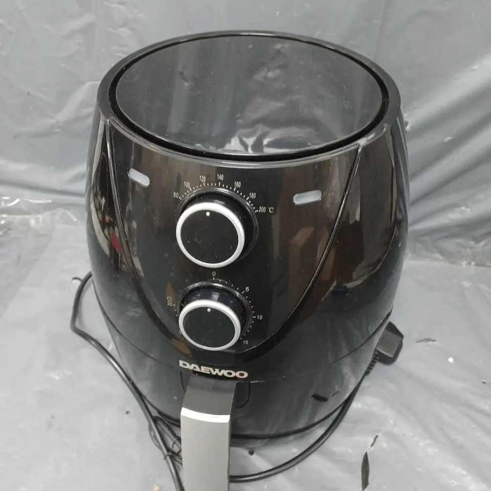 BOXED DAEWOO 4L AIR FRYER