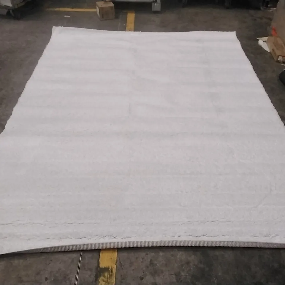 MONTELONGO AREA RUG APPROXIMATELY 236X305CM