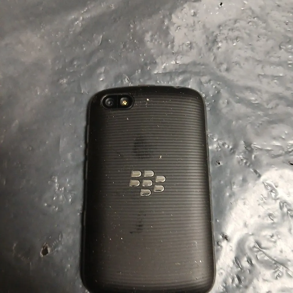 BLACKBERRY SMARTPHONE WITH KEYBOARD