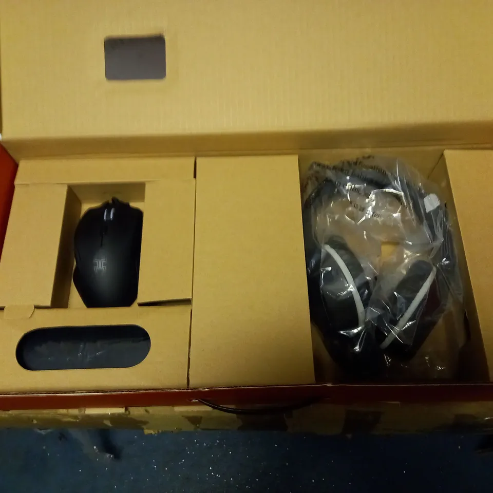 BLACKWEB 4-IN-1 GAMING KIT