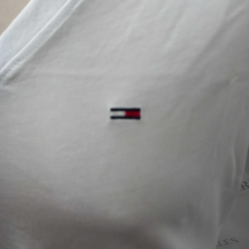 TOMMY HILFIGER ORIGINAL V NECK T-SHIRT SIZE S