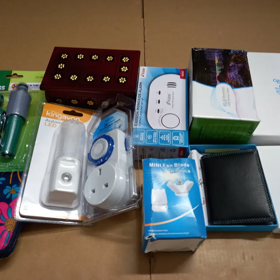 LOT OF ASSORTED HOUSEHOLD ITEMS TO INCLUDE CARBON MONOXIDE ALARM, LOCKABLE BOX AND TOTE BAG