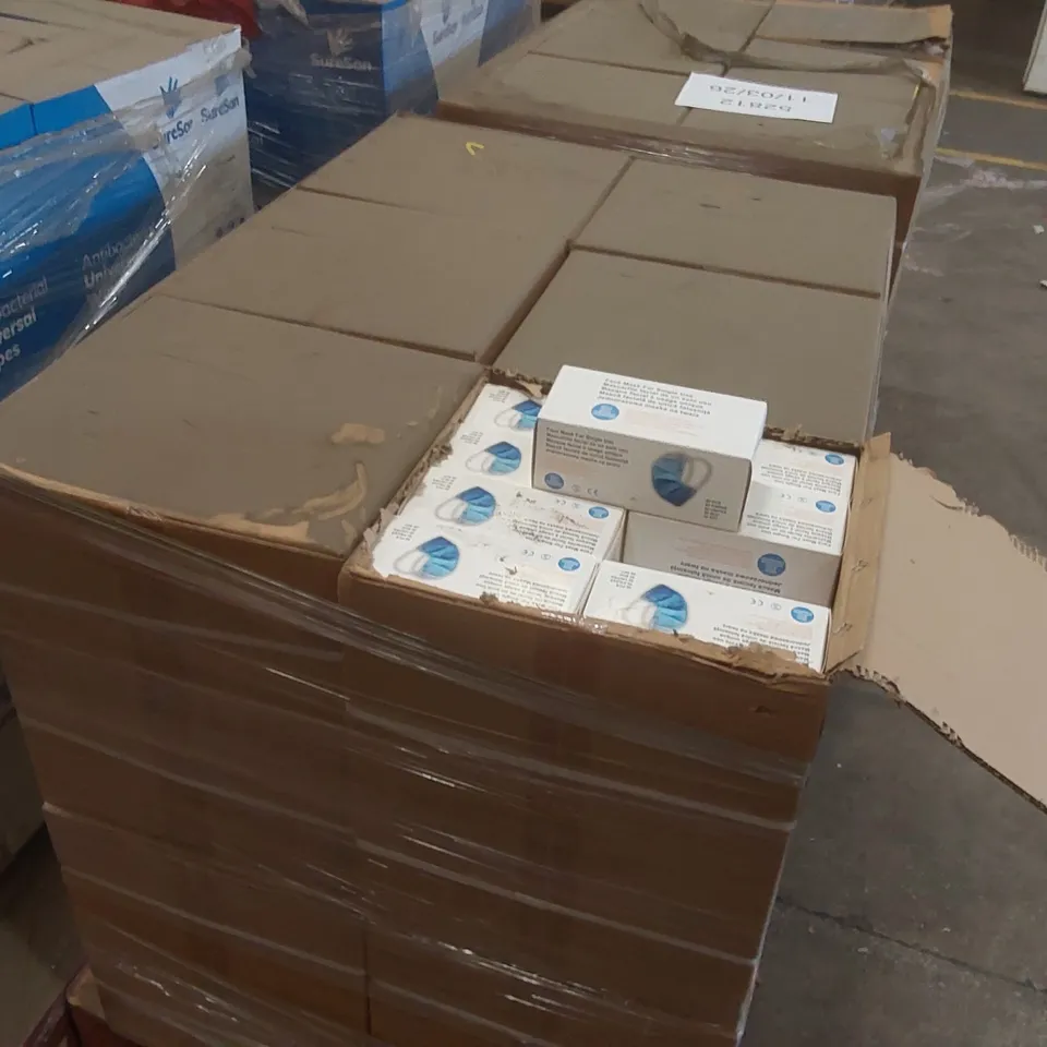 PALLET CONTAINING A VERY LARGE QUANTITY OF MEDICAL FACE MASKS