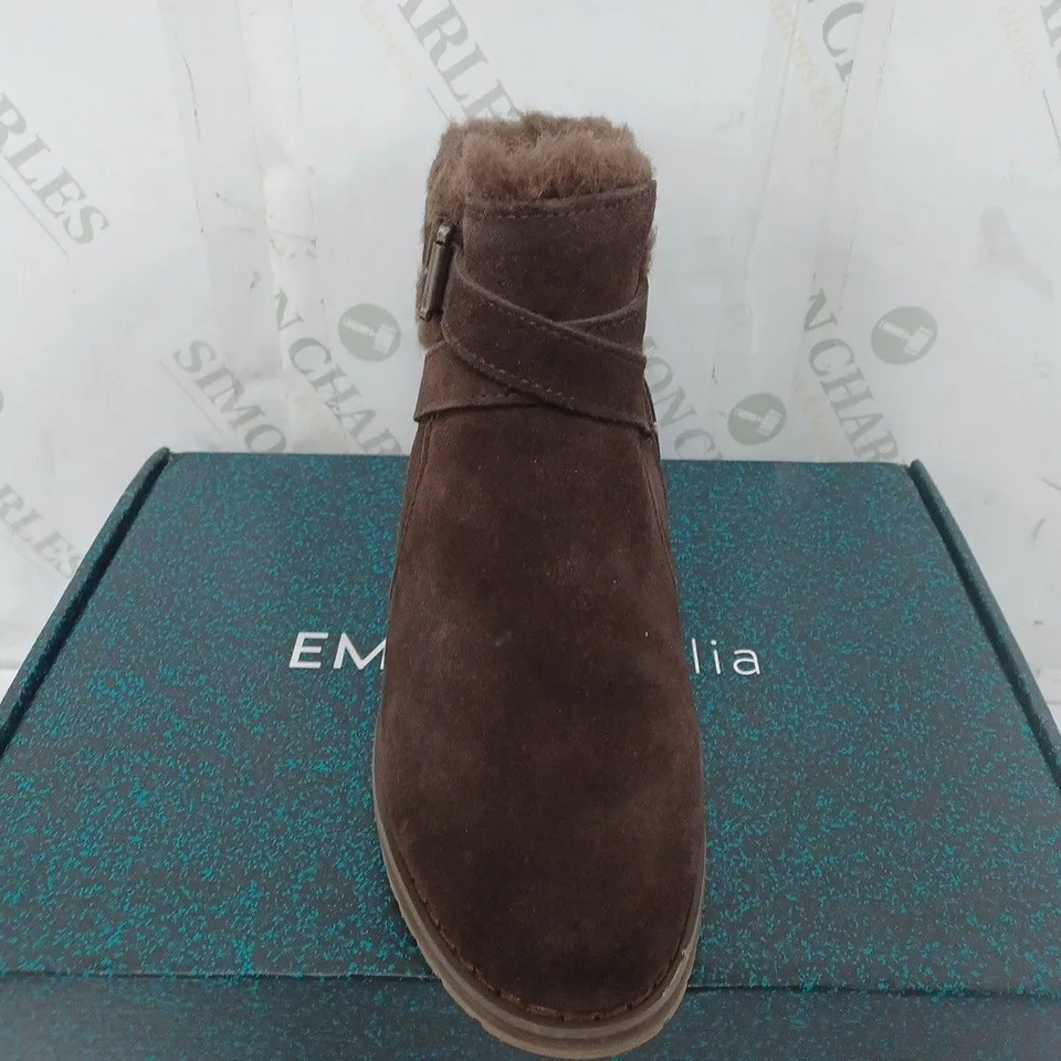EMU AUSTRALIA FAUX SUEDE BOOTS IN ESPRESSO - SIZE 5
