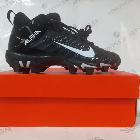 BOXED PAIR OF NIKE ALPHA MENACE 2 SHARK FOOTBALL BOOTS IN BLACK/WHITE UK SIZE 3.5