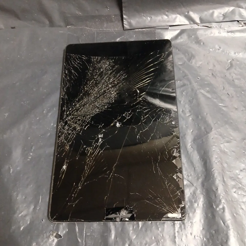 LENOVO TB125FU TABLET – CRACKED AND LIFTING FRONT SCREEN