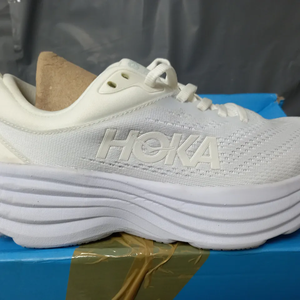 BOXED PAIR OF HOKA BONDI 8 TRAINERS IN WHITE - UK 4.5