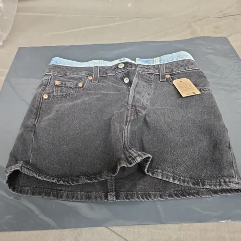 LEVIS DENIN SHORTS IN BLACK SIZE 26