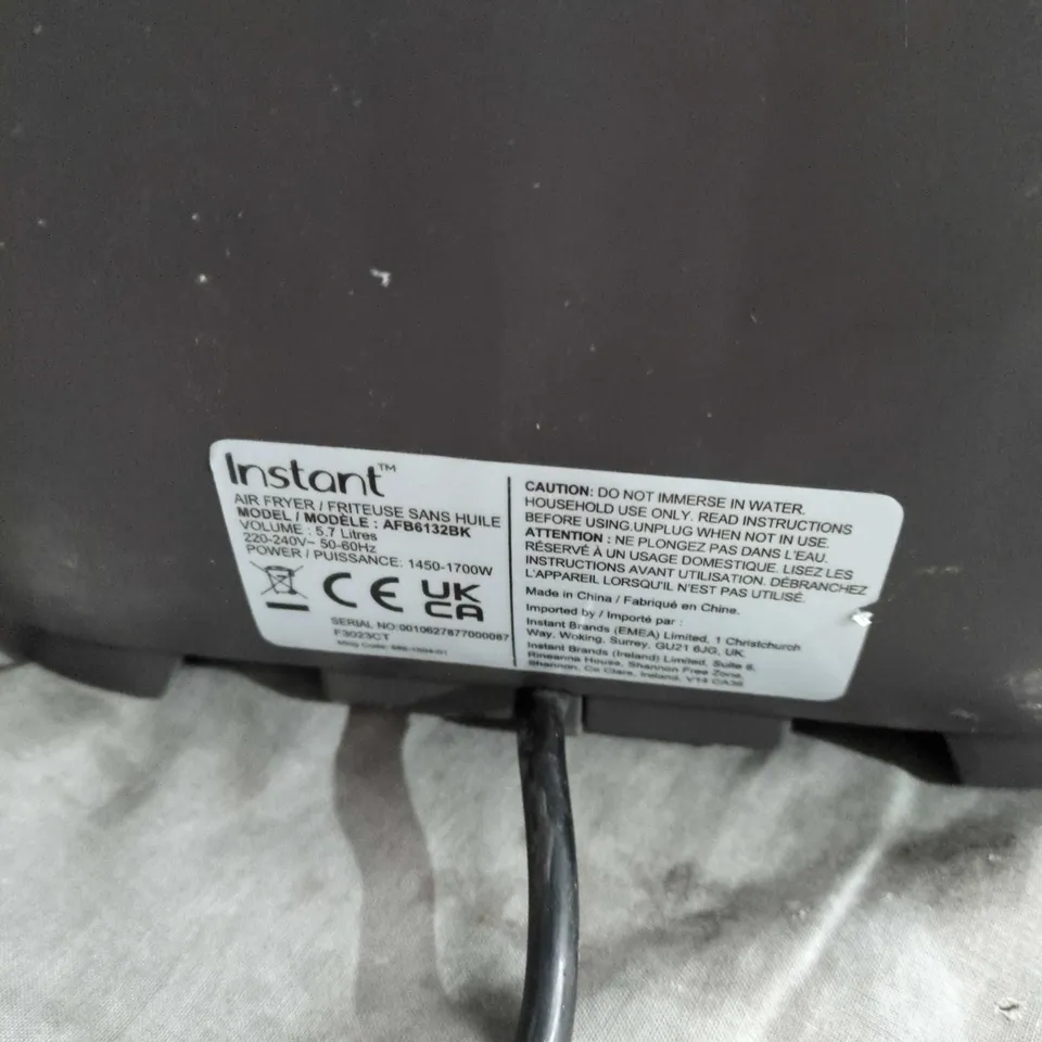 INSTANT VORTEX PLUS AIR FRYER AFB6132BK – 4.7L, BLACK-DAMAGED HANDLE