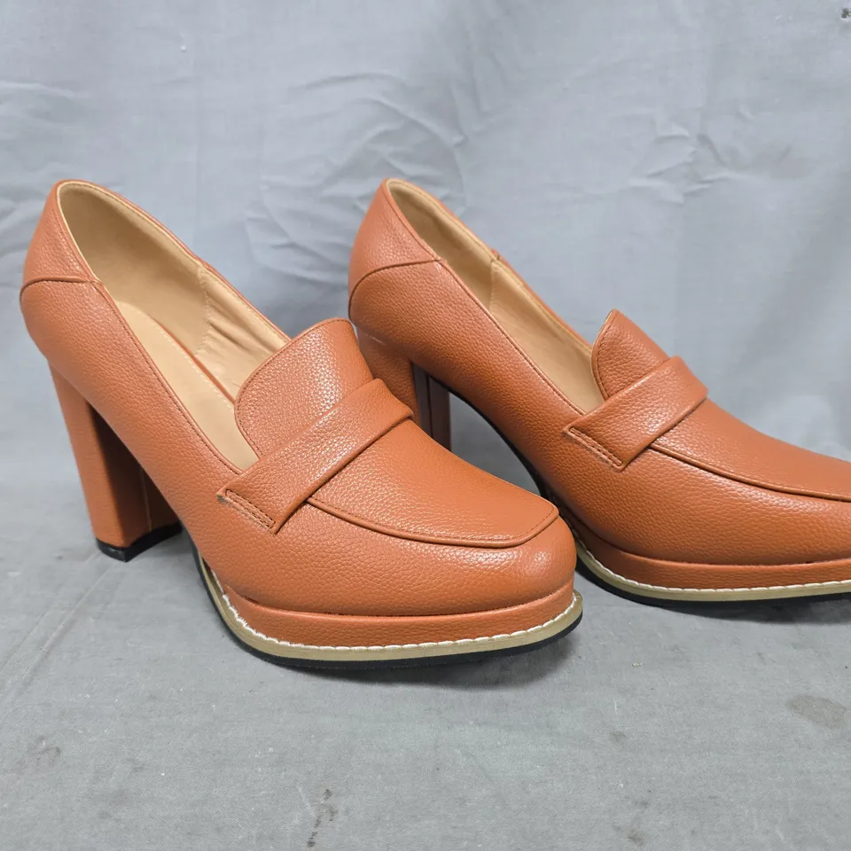BOXED PAIR OF UNBRANDED BLOCK HEEL SLIP-ON SHOES IN LIGHT CHOCOLATE SIZE EU 41