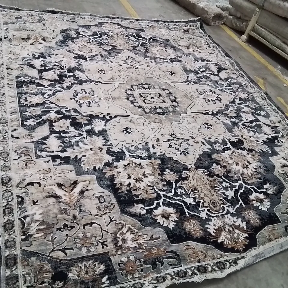 QUALITY DESIGNER AREA RUG APPROXIMATELY 310X240CM
