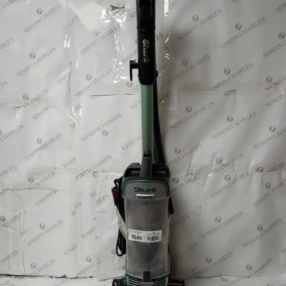 SHARK STRATOS UPRIGHT VACUUM CLEANER WITH PET-TOOL & CAR KIT NZ860UK