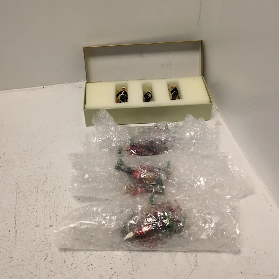 MINIATURE TOY SOLDIERS SET IN DISPLAY BOX – 3 FIGURES + APPROXIMATELY 10 MORE FIGURES WRAPPED IN BUBBLE WRAP