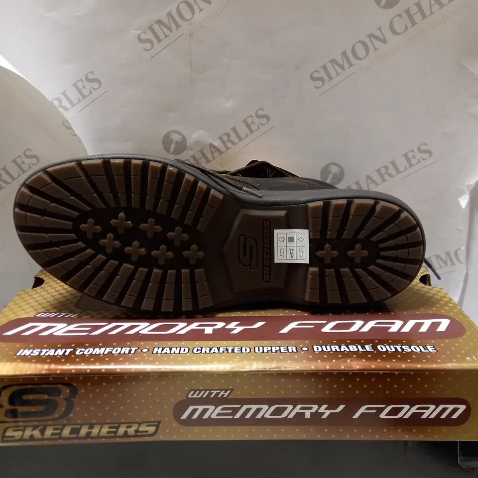 SKECHERS MENS CHOCOLATE LEATHER BOOTS - SIZE 8
