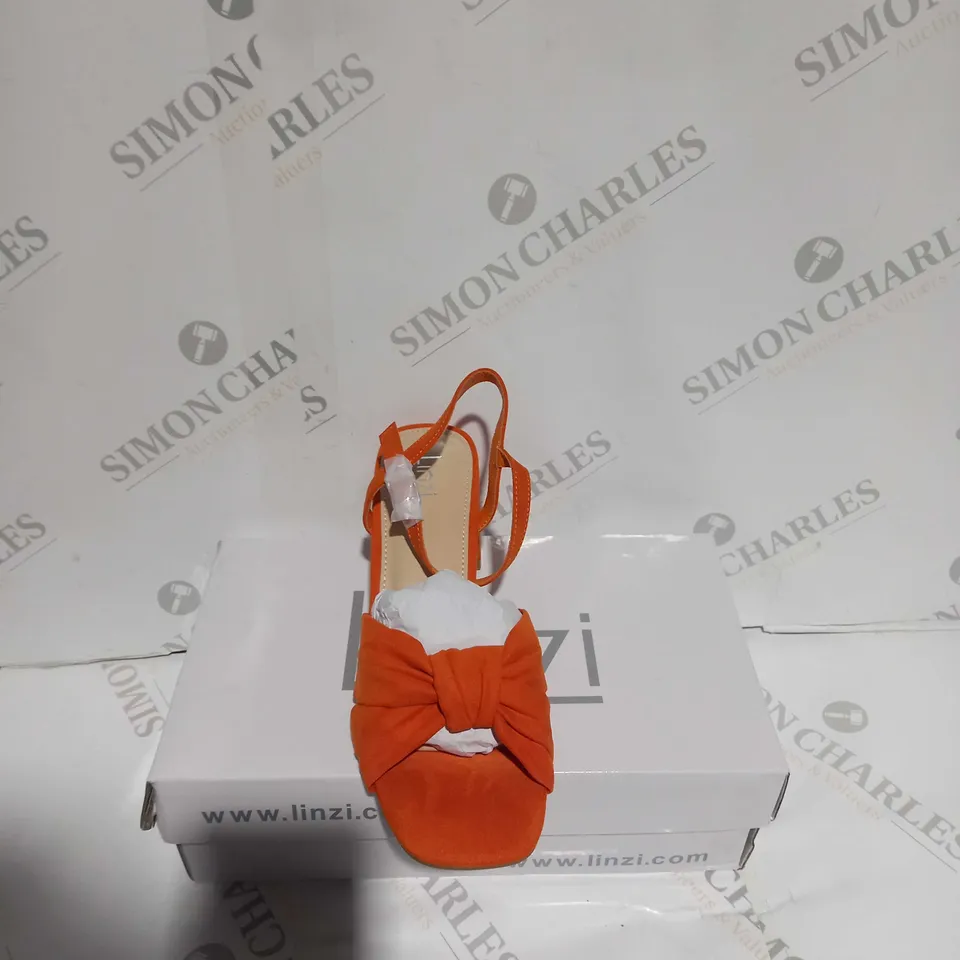 BOXED PAIR OF LINZI CHARLOTTE ORANGE BLOCK HEELS SIZE 5