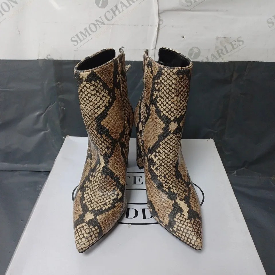 BOXED PAIR OF STEVE MADDEN SNAKE PRINT ANKLE BOOTS SIZE 36