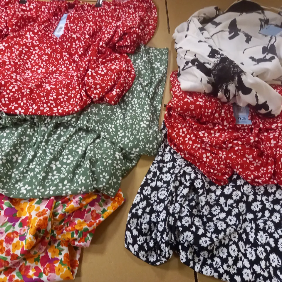 BOX OF APPROX 6 ASSORTED ITEMS OF BLUE VANILLA CLOTHING IN VARIOUS SIZES AND STYLES