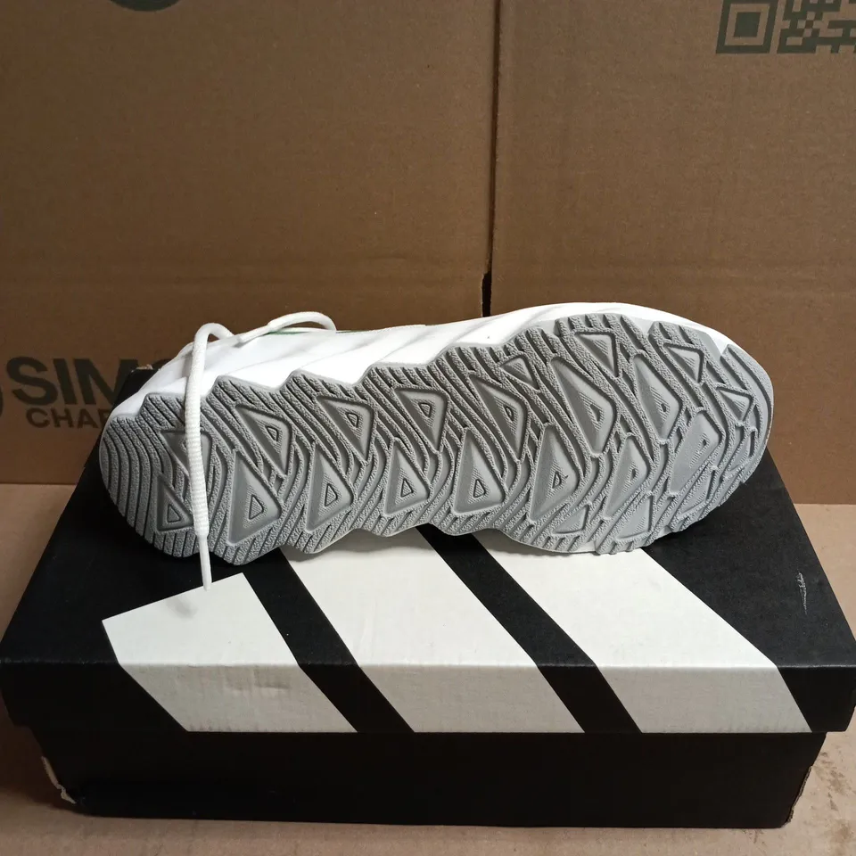 BOXED PAIR OF ADIDAS SWITCH MOVE RUNNING TRAINERS - 6.5