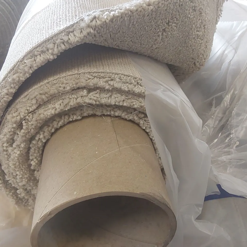 ROLL OF QUALITY ULTIMATE IMPRESSIONS PRECIOUS CARPET - APPROXIMATELY 2 x 5m