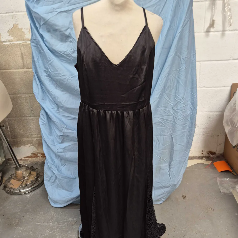 DISTURBIA NITE LACE GODET CAMI MAXI DRESS – UK 16