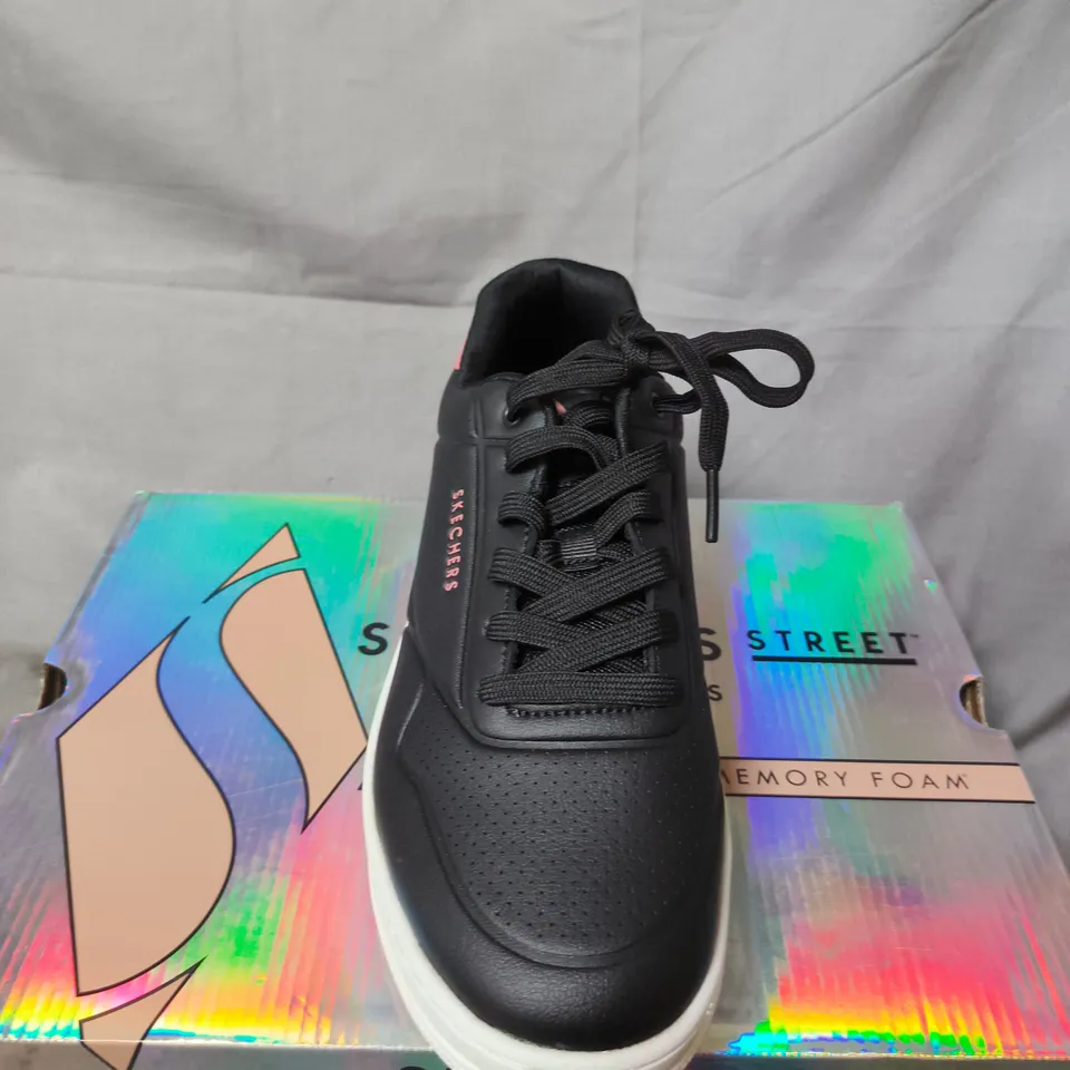BOXED PAIR OF SKECHERS STREET LOS ANGELES MEMORY FOAM SNEAKERS – BLACK - SIZE 7
