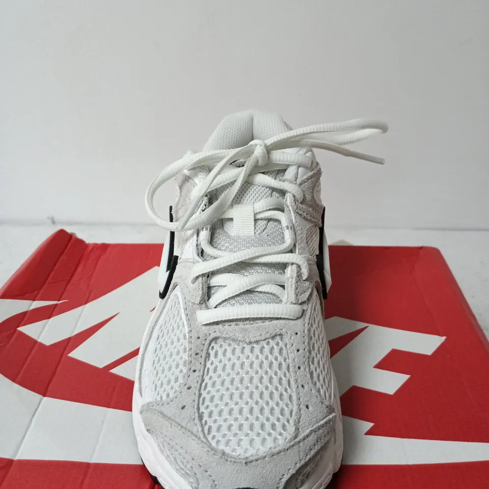 BOXED PAIR OF WOMENS NIKE W V5 RNR SUEDE 2 – SUMMIT WHITE - UK SIZE 3