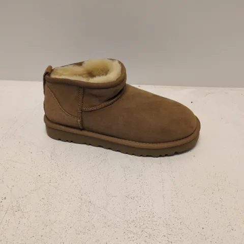 UGG BROWN SUEDE ANKLE BOOT WITH SHEARLING LINING (UK 4)