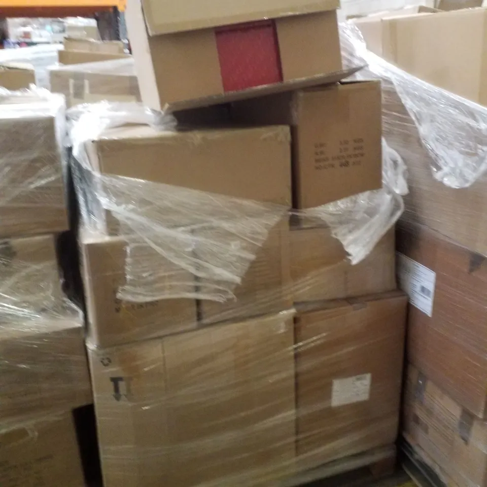 PALLET CONTAINING ASSORTED CHRISTMAS PRODUCTS & DECORATIONS INCLUDING BOTTLE BRUSH LED TREE, LARGE FROSTED WREATH & FELT TREES