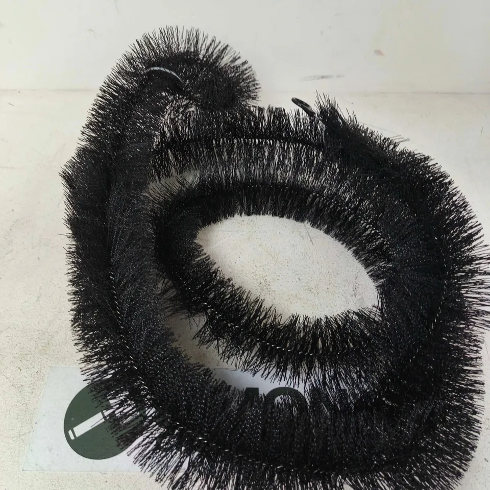 4M GUTTER BRUSH IN BLACK 