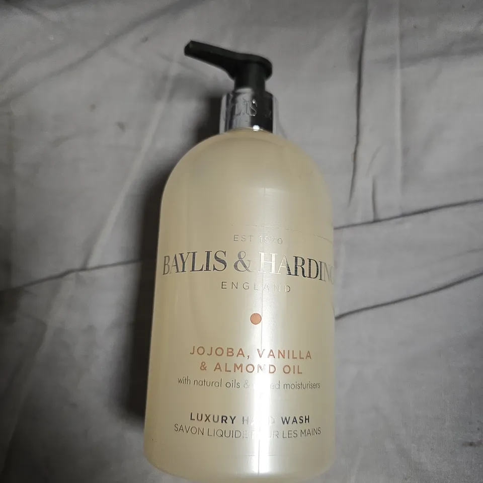 BAYLIS & HARDING LUXURY HAND WASH – JOJOBA, VANILLA & ALMOND OIL