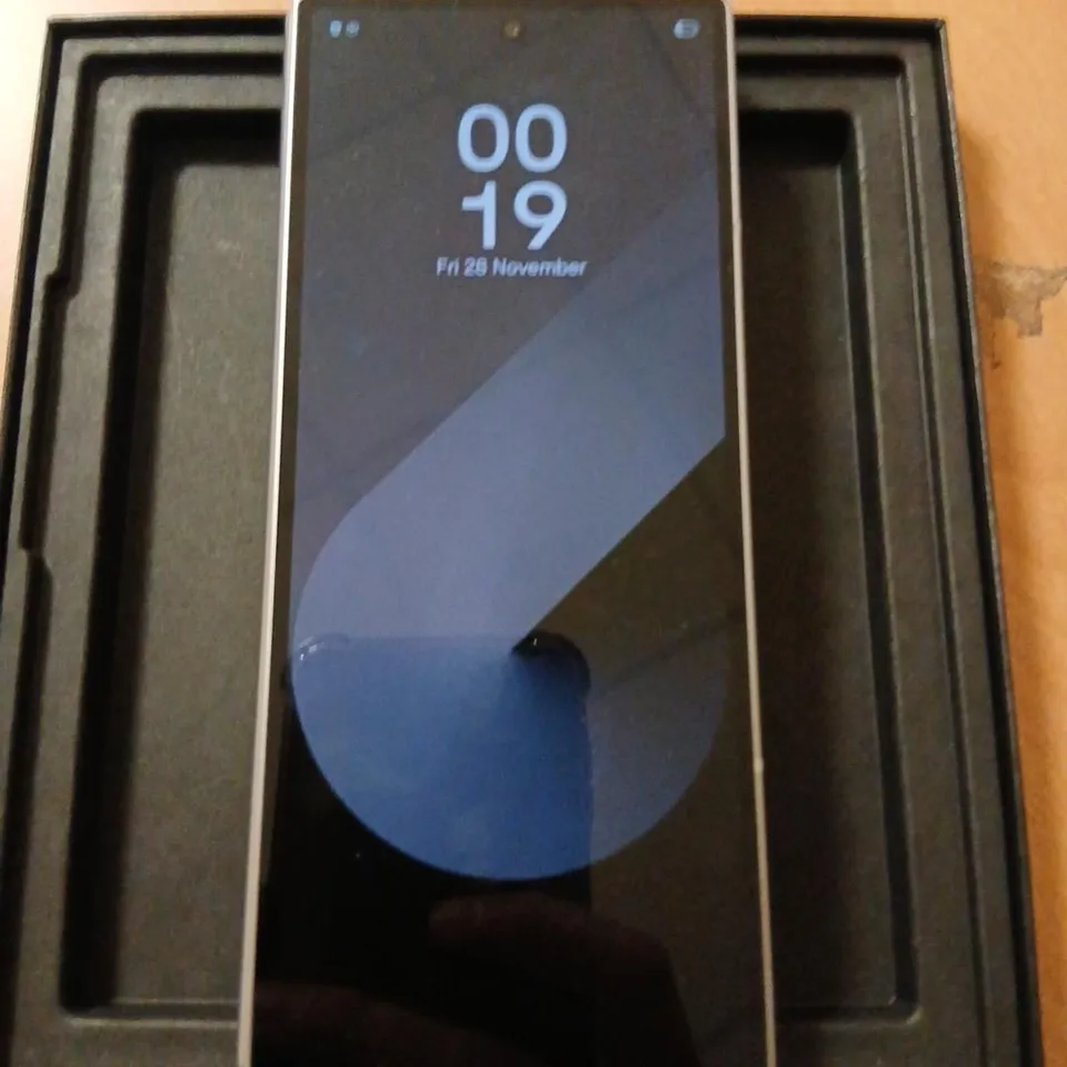 SAMSUNG GALAXY Z FOLD6 SMARTPHONE – BOXED