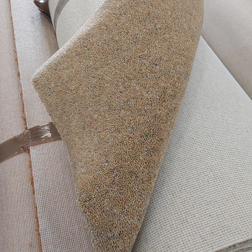 ROLL OF QUALITY CRESTA CARPET // SIZE: APPROX 0.98 X 3m