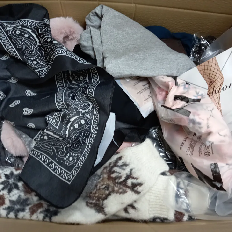 BOX OF APPROXIMATELY 22 ASSORTED CLOTHING ITEMS TO INCUDE - HAT , SOCKS , BOXERS ETC