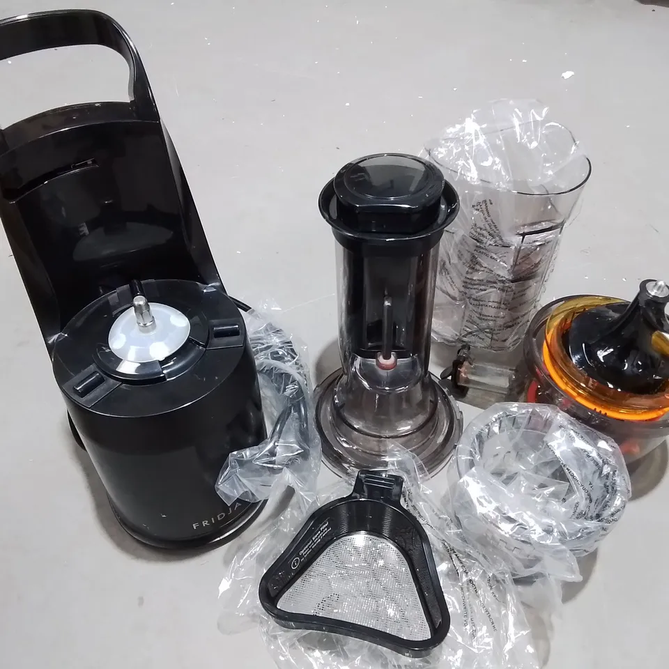 BOXED FRIDJA MASTICATING WHOLE FRUIT JUICER