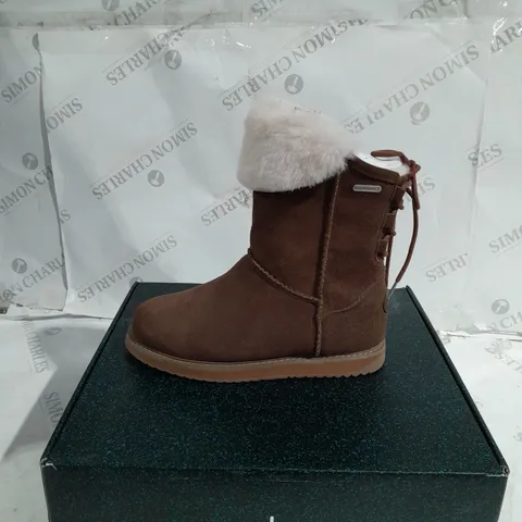 BOXED EMU AUSTRALIA BIRDWOOD BOOTS, OAK - SIZE 4