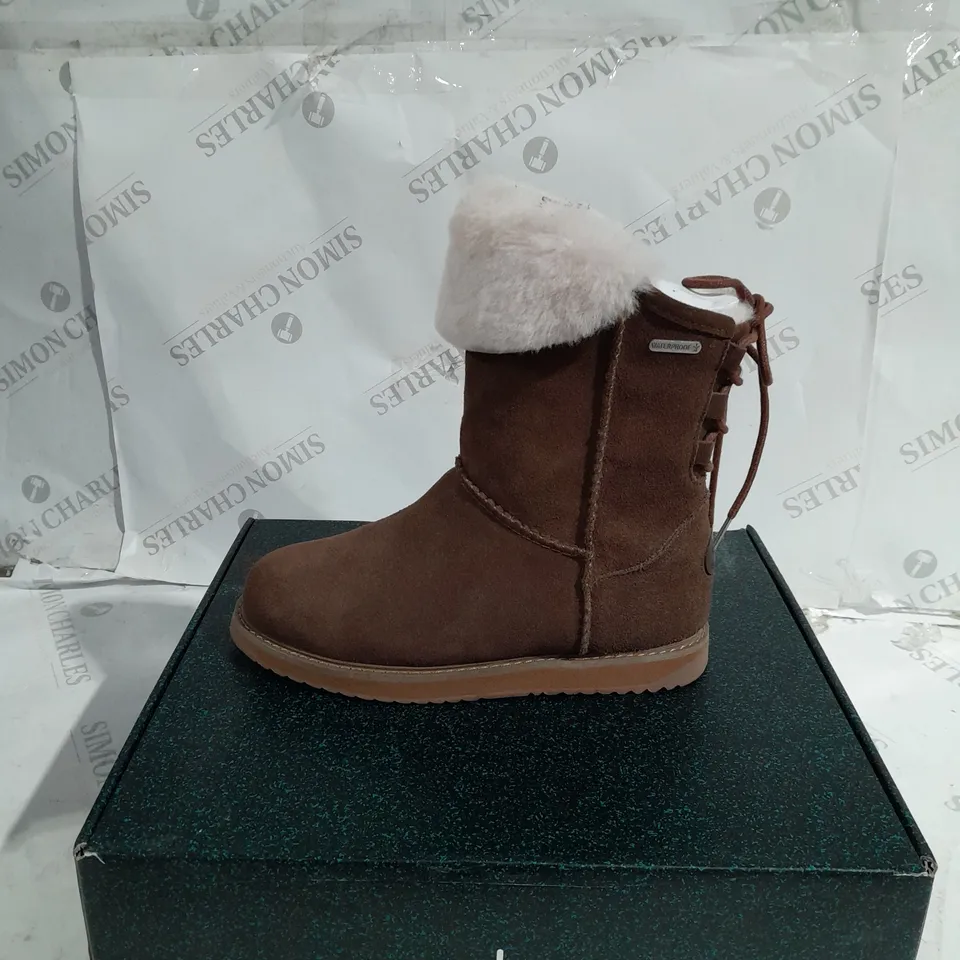 BOXED EMU AUSTRALIA BIRDWOOD BOOTS, OAK - SIZE 4