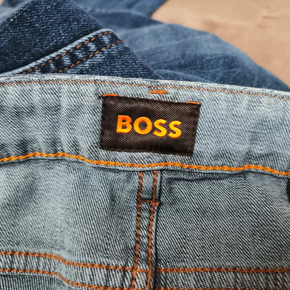 BOSS DELAWARE SLIM JEANS IN DARK BLUE - UK 36/34