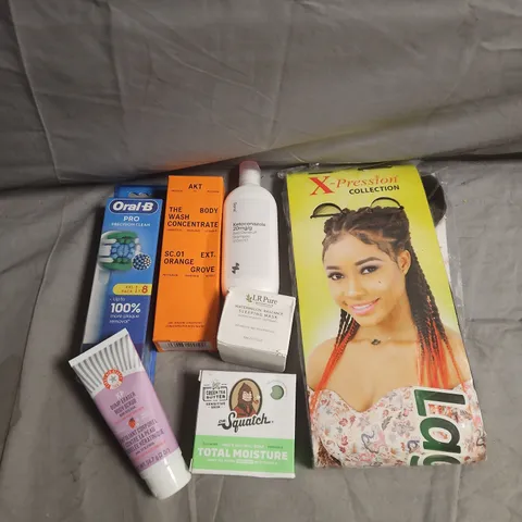 APPROXIMATEY 20 ASSORTED HEALTH AND BEAUTY PRODUCTS TO INCLUDE - AKT BODY WASH CONCENTRATE - DR SQUATCH SOAP - LR PURE SLEEPING MASK - ETC