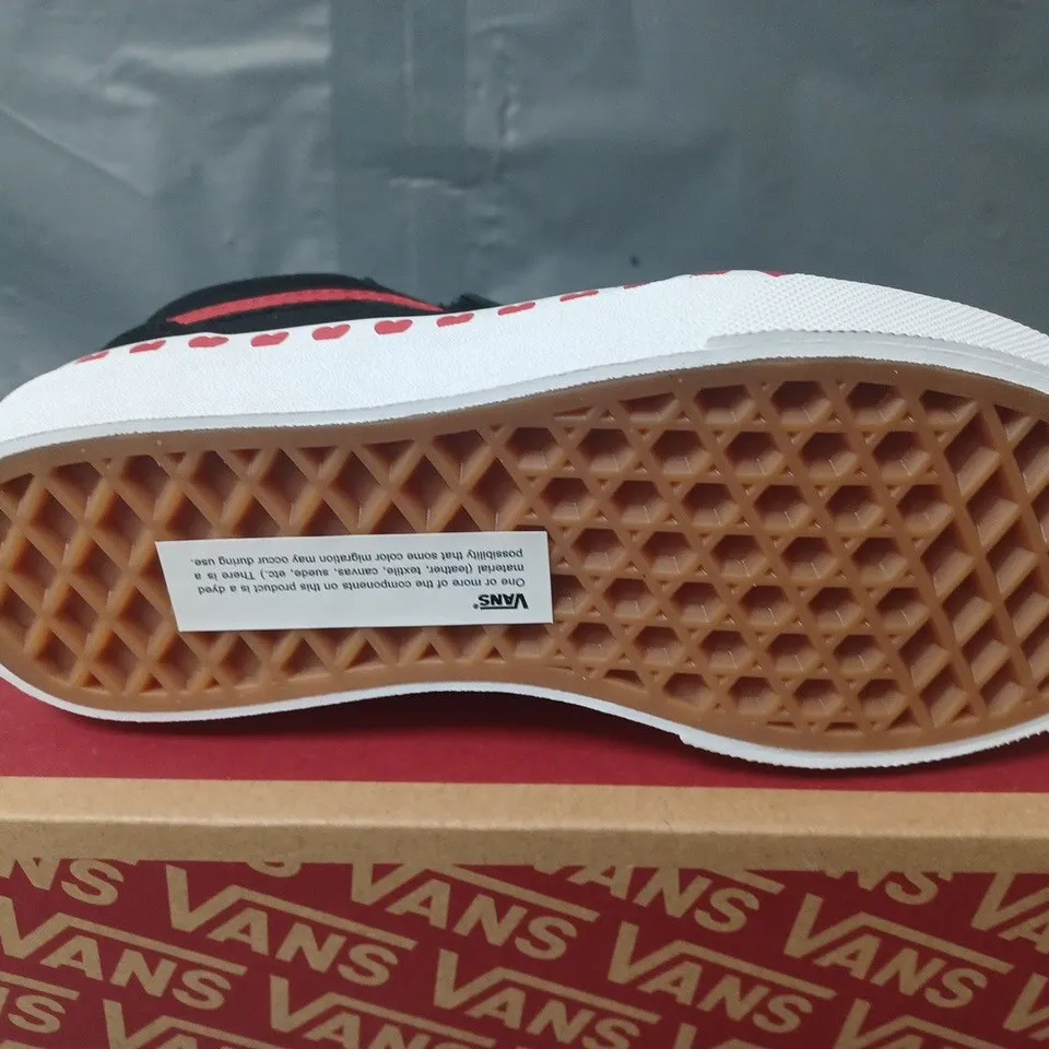 BOXED PAIR OF VANS WARD MID V TRAINERS IN BLACK/RED MULTI - UK 13.5
