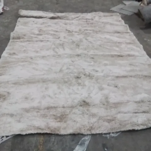 QUALITY DESIGNER AREA RUG - APPROXIMATELY 320X230CM